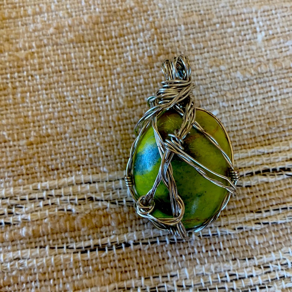 Basket wire wrapped green stone pendant